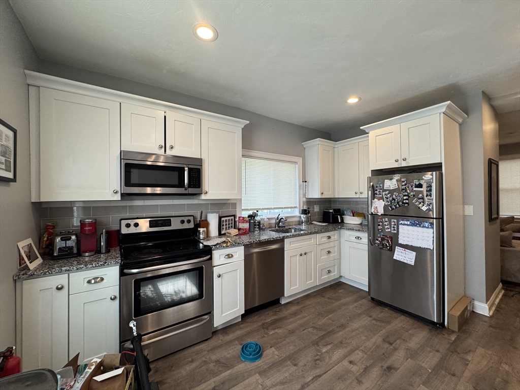 93 Second Street, Cambridge, Massachusetts, 2 Bedrooms Bedrooms, 4 Rooms Rooms,2 BathroomsBathrooms,Residential Lease,For Rent,Second Street,73538651