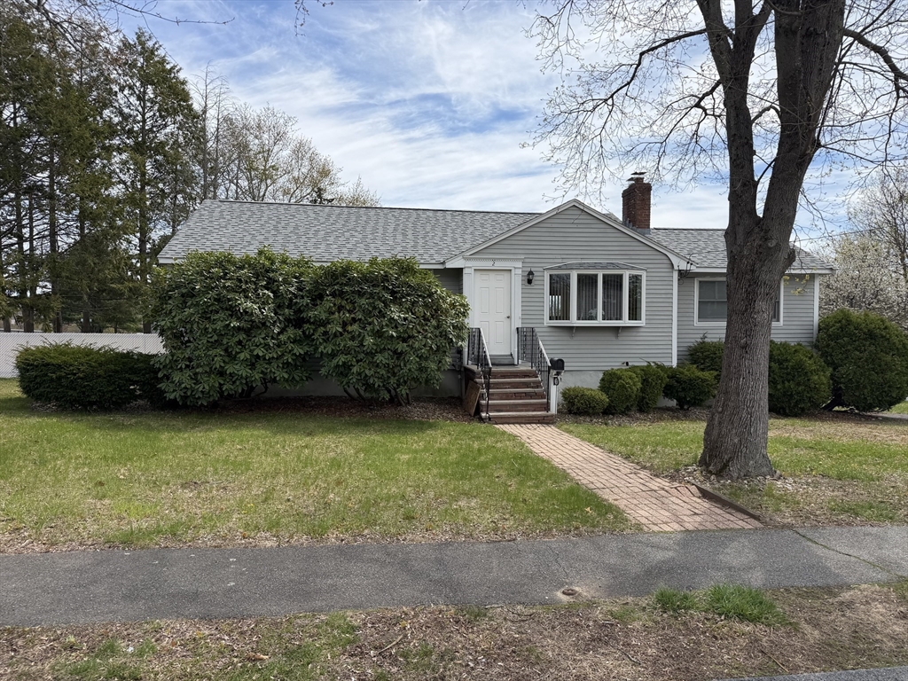 2 Sachem Road, Peabody, Massachusetts, 3 Bedrooms Bedrooms, 7 Rooms Rooms,1.5 BathroomsBathrooms,Residential,For Sale,Sachem Road,73481540