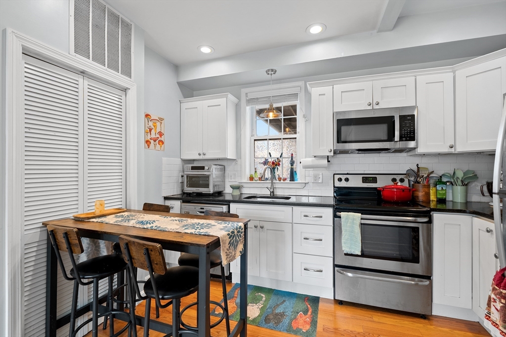 662 Saratoga, Boston, Massachusetts, 3 Bedrooms Bedrooms, 5 Rooms Rooms,1 BathroomBathrooms,Residential Lease,For Rent,Saratoga,73518447