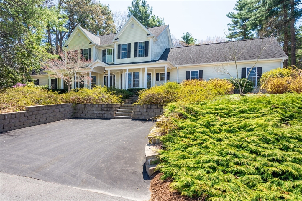 5 Bretton Rd, Dover, Massachusetts, 4 Bedrooms Bedrooms, 12 Rooms Rooms,4 BathroomsBathrooms,Residential,For Sale,Bretton Rd,73514526