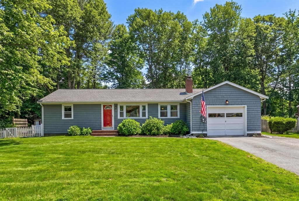 38 Mount Vernon St., Middleton, Massachusetts, 3 Bedrooms Bedrooms, 6 Rooms Rooms,1 BathroomBathrooms,Residential,For Sale,Mount Vernon St.,73513779
