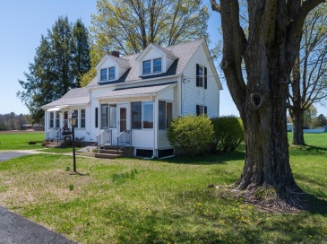 45 Comins Road, Hadley, Massachusetts, 3 Bedrooms Bedrooms, 6 Rooms Rooms,1 BathroomBathrooms,Residential,For Sale,Comins Road,73509037 45 Comins Road, Hadley, Massachusetts, 3 Bedrooms Bedrooms, 6 Rooms Rooms,1 BathroomBathrooms,Residential,For Sale,Comins Road,73509037