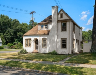107 Perkins St, Springfield, Massachusetts, 3 Bedrooms Bedrooms, 7 Rooms Rooms,1.5 BathroomsBathrooms,Residential,For Sale,Perkins St,73543646