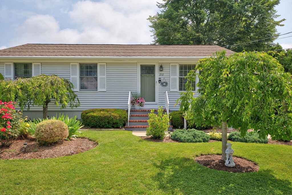 212 Pine Grove St, New Bedford, Massachusetts, 3 Bedrooms Bedrooms, 5 Rooms Rooms,1 BathroomBathrooms,Residential,For Sale,Pine Grove St,73543665