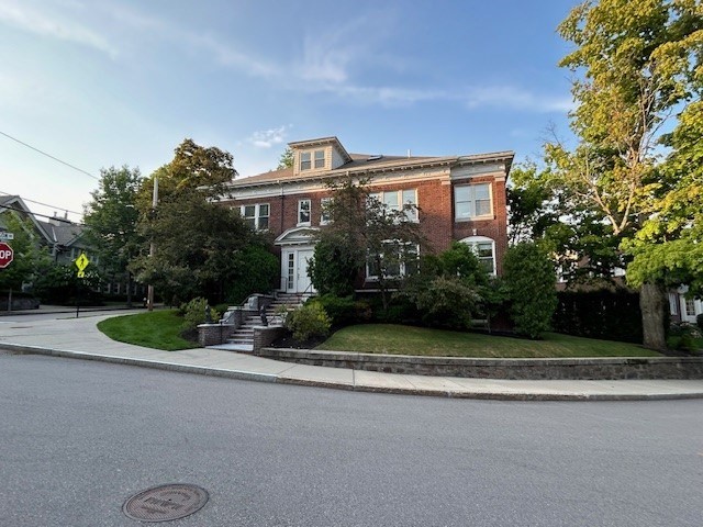 44 Rawson, Brookline, Massachusetts, 5 Bedrooms Bedrooms, 10 Rooms Rooms,3 BathroomsBathrooms,Residential Lease,For Rent,Rawson,73543698