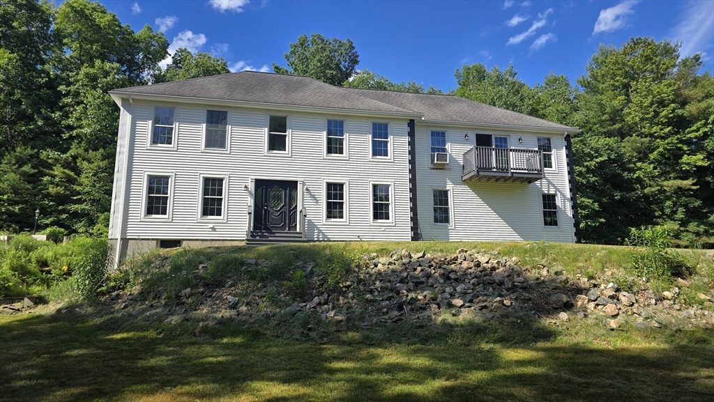 8 Martin Rd, Brookfield, Massachusetts, 3 Bedrooms Bedrooms, 7 Rooms Rooms,2.5 BathroomsBathrooms,Residential,For Sale,Martin Rd,73543705
