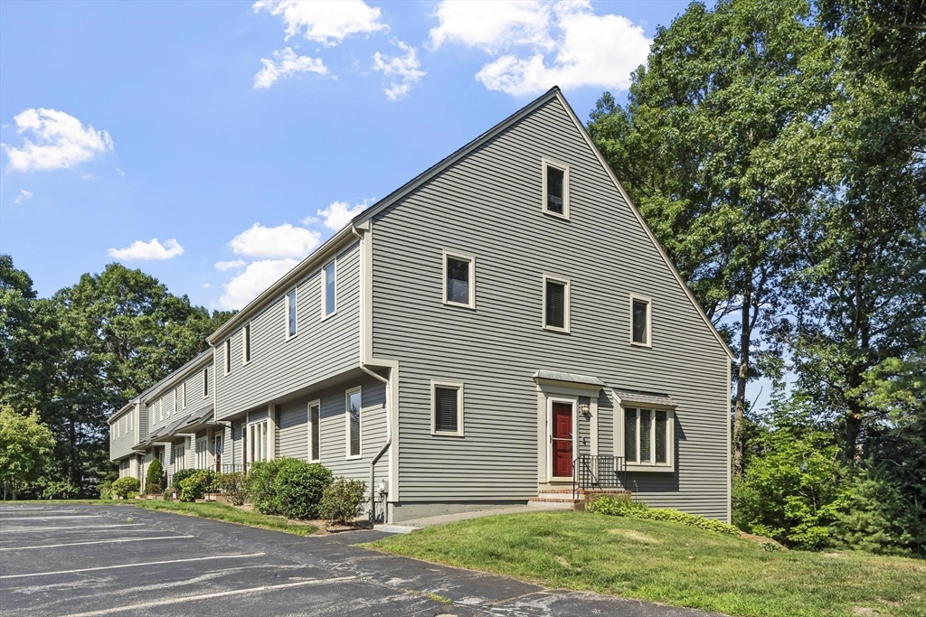 20 Deer Path, Maynard, Massachusetts, 3 Bedrooms Bedrooms, 7 Rooms Rooms,2.5 BathroomsBathrooms,Residential Lease,For Rent,Deer Path,73543733