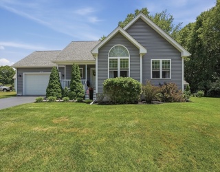 1001 Bayberry Drive, Dighton, Massachusetts, 2 Bedrooms Bedrooms, 5 Rooms Rooms,2 BathroomsBathrooms,Residential,For Sale,Bayberry Drive,73536169
