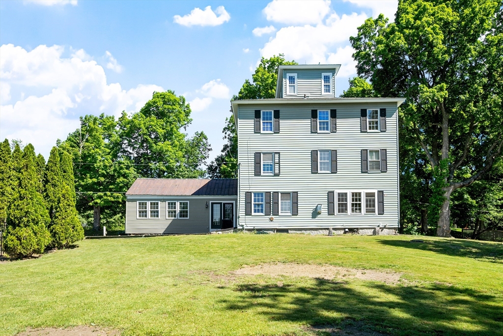 293 West St, Lunenburg, Massachusetts, 5 Bedrooms Bedrooms, 12 Rooms Rooms,2 BathroomsBathrooms,Residential,For Sale,West St,73543776