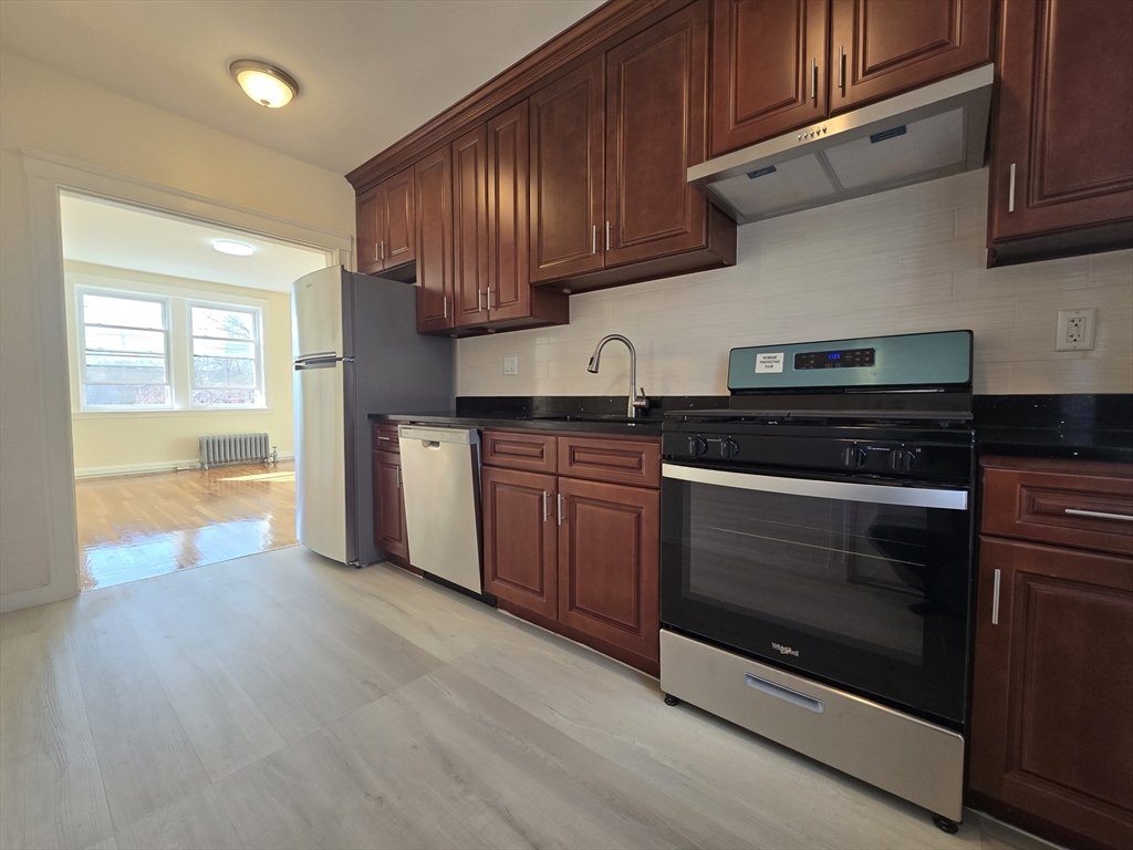 183 Kent, Brookline, Massachusetts, 2 Bedrooms Bedrooms, 4 Rooms Rooms,1 BathroomBathrooms,Residential Lease,For Rent,Kent,73543777