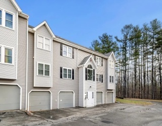 74 Tennis Plaza Rd, Dracut, Massachusetts, 2 Bedrooms Bedrooms, 4 Rooms Rooms,1 BathroomBathrooms,Residential,For Sale,Tennis Plaza Rd,73543784
