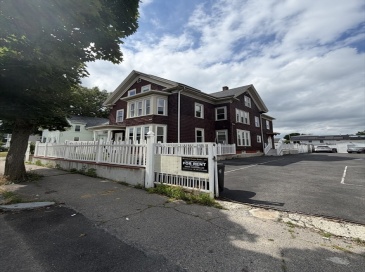 35 Florance St, Brockton, Massachusetts, 3 Bedrooms Bedrooms, 5 Rooms Rooms,1 BathroomBathrooms,Residential Lease,For Rent,Florance St,73543804