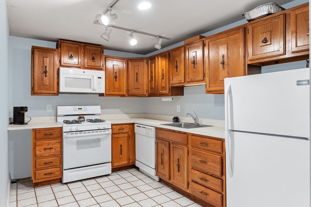 99 W 4th, Boston, Massachusetts, 2 Bedrooms Bedrooms, 4 Rooms Rooms,1 BathroomBathrooms,Residential Lease,For Rent,W 4th,73530250