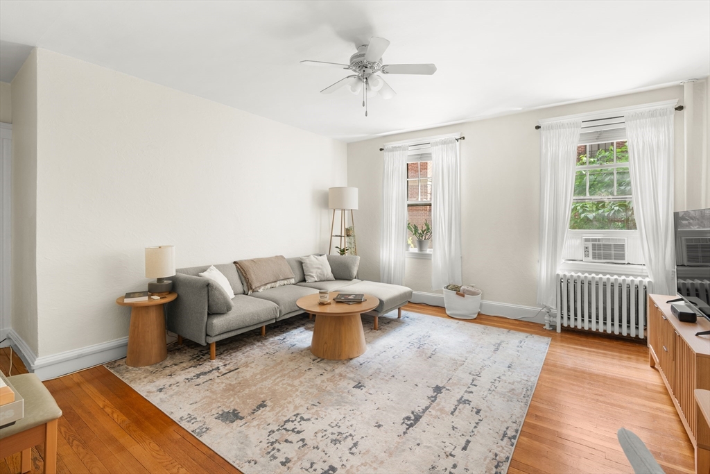42 Linnaean Street, Cambridge, Massachusetts, 1 Bedroom Bedrooms, 3 Rooms Rooms,1 BathroomBathrooms,Residential Lease,For Rent,Linnaean Street,73543820