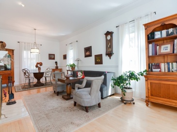 3 Forest St, Newton, Massachusetts, 5 Bedrooms Bedrooms, 9 Rooms Rooms,4 BathroomsBathrooms,Residential Lease,For Rent,Forest St,73496571