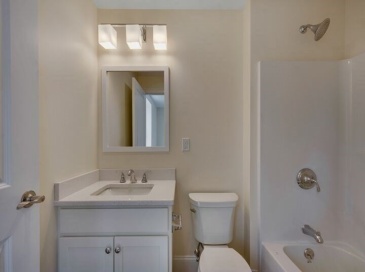 57 Russell Street, Woburn, Massachusetts, 2 Bedrooms Bedrooms, 5 Rooms Rooms,2 BathroomsBathrooms,Residential Lease,For Rent,Russell Street,73521347