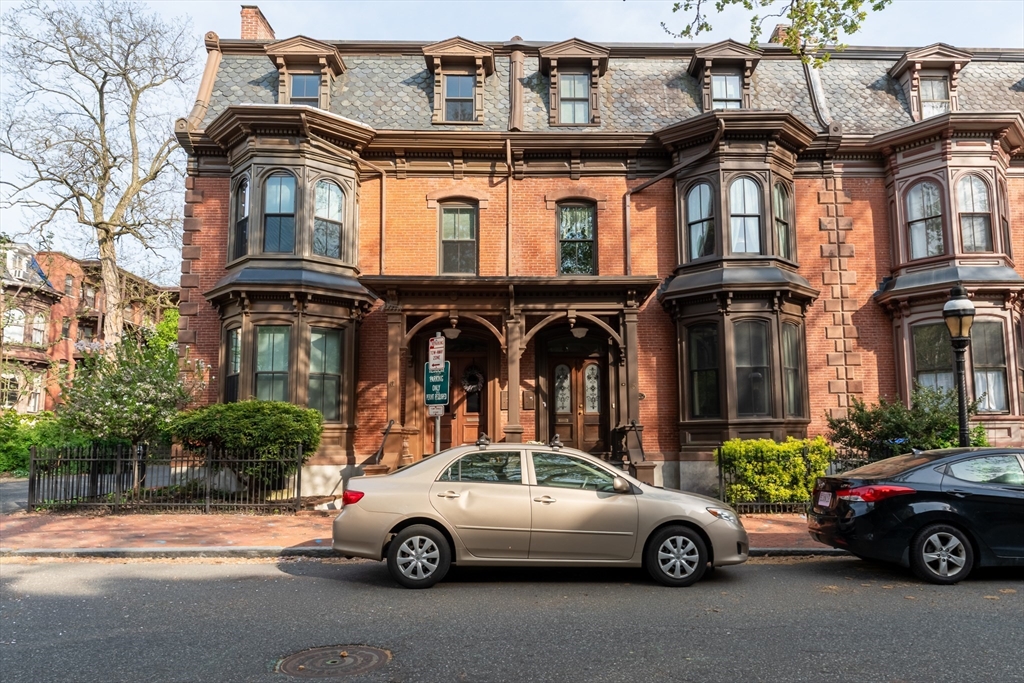 47 Mattoon St, Springfield, Massachusetts, 4 Bedrooms Bedrooms, 12 Rooms Rooms,3 BathroomsBathrooms,Residential Income,For Sale,Mattoon St,73516729