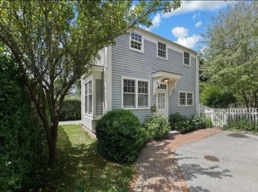 6 Railroad Avenue, Rockport, Massachusetts, 1 Bedroom Bedrooms, 3 Rooms Rooms,1 BathroomBathrooms,Residential Lease,For Rent,Railroad Avenue,73534442