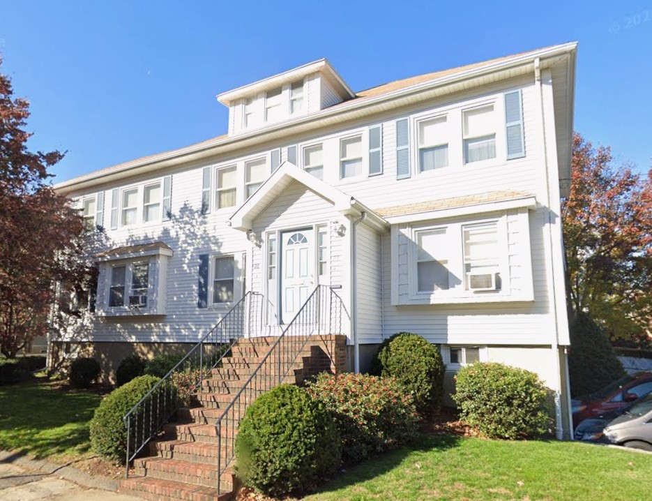 26-28 Alton St, Arlington, Massachusetts, 4 Bedrooms Bedrooms, 9 Rooms Rooms,1 BathroomBathrooms,Residential Lease,For Rent,Alton St,73519801