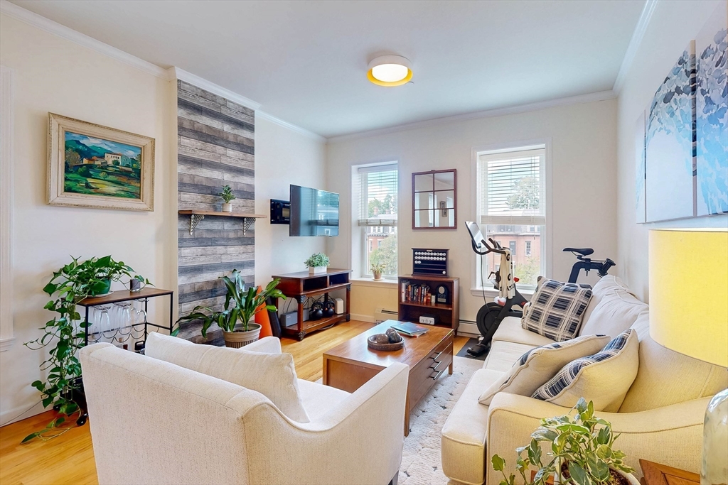 309-311 Emerson St, Boston, Massachusetts, 1 Bedroom Bedrooms, 3 Rooms Rooms,1 BathroomBathrooms,Residential,For Sale,Emerson St,73426123