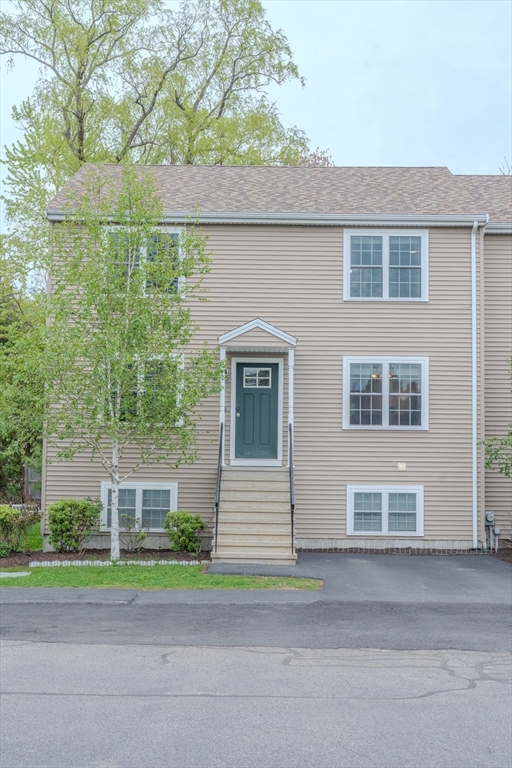 39 Hayward St, Braintree, Massachusetts, 3 Bedrooms Bedrooms, 6 Rooms Rooms,2.5 BathroomsBathrooms,Residential Lease,For Rent,Hayward St,73517742