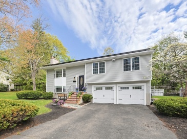 11 Malvern Rd, Norwood, Massachusetts, 4 Bedrooms Bedrooms, 10 Rooms Rooms,3 BathroomsBathrooms,Residential,For Sale,Malvern Rd,73517754