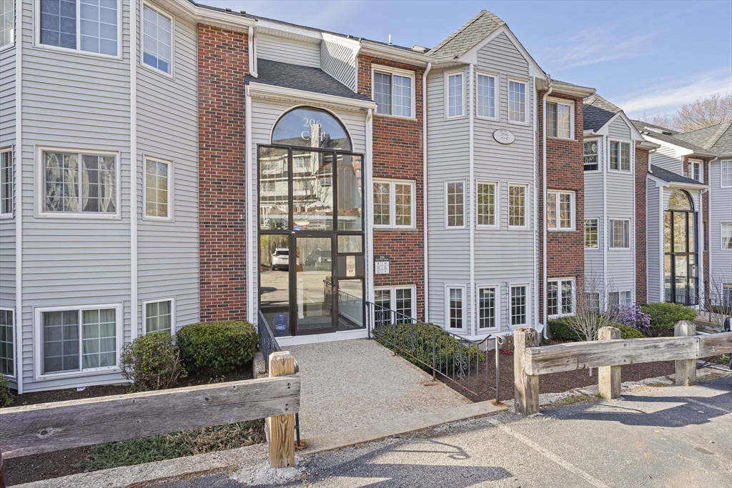 206 Tall Oaks Dr, Weymouth, Massachusetts, 2 Bedrooms Bedrooms, 5 Rooms Rooms,1 BathroomBathrooms,Residential,For Sale,Tall Oaks Dr,73508805