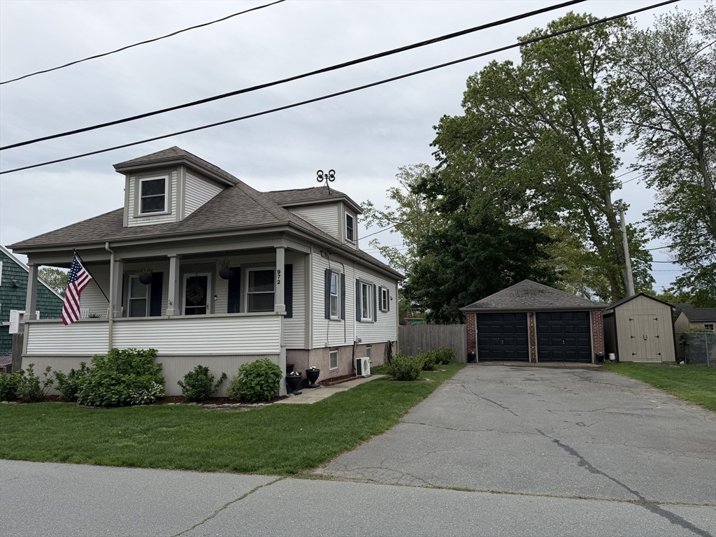 972 Maplewood St., New Bedford, Massachusetts, 3 Bedrooms Bedrooms, 7 Rooms Rooms,2 BathroomsBathrooms,Residential,For Sale,Maplewood St.,73522704