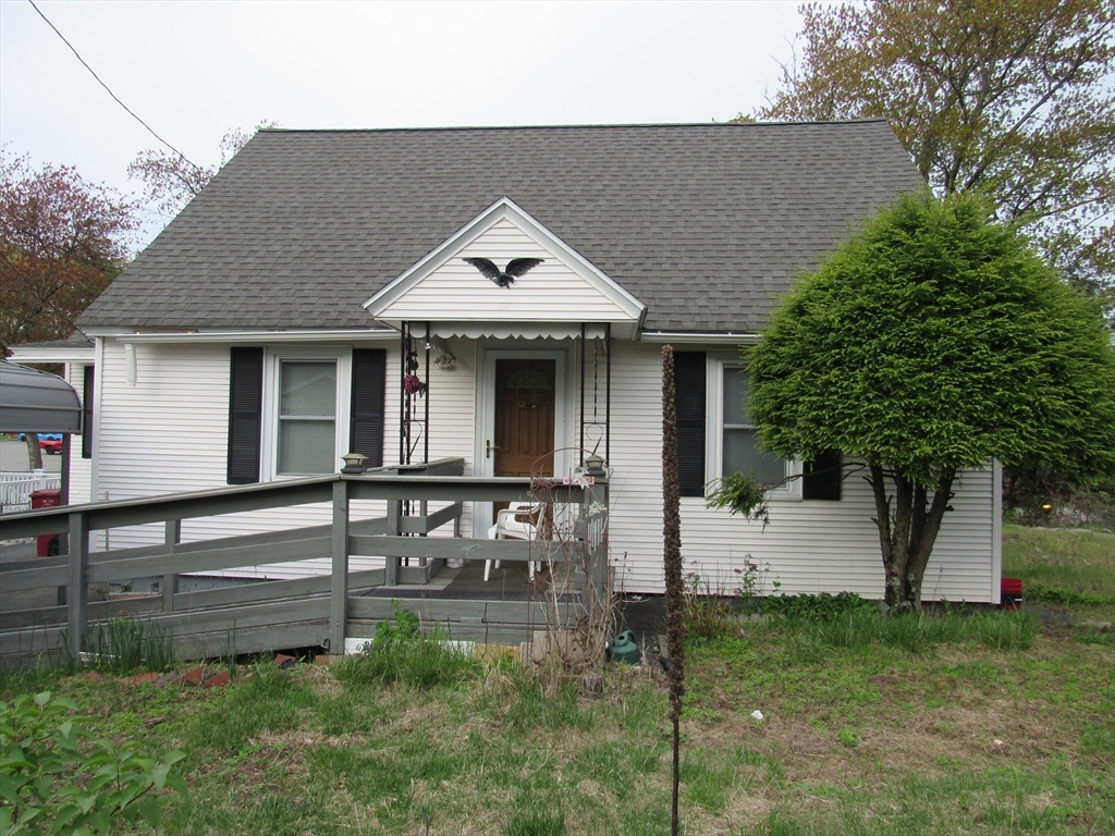 21 Barbara St, Lowell, Massachusetts, 3 Bedrooms Bedrooms, 7 Rooms Rooms,2 BathroomsBathrooms,Residential Lease,For Rent,Barbara St,73518387