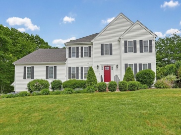 68 Old Wood Road, North Attleboro, Massachusetts, 4 Bedrooms Bedrooms, 12 Rooms Rooms,2.5 BathroomsBathrooms,Residential,For Sale,Old Wood Road,73525397