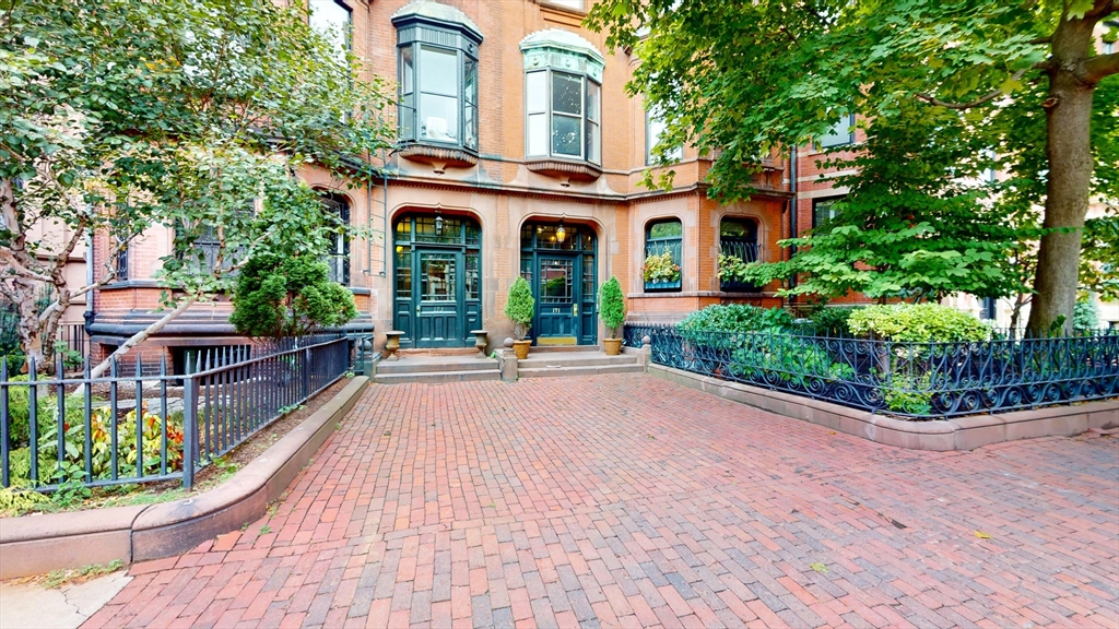 173 Marlborough St., Boston, Massachusetts, 2 Rooms Rooms,1 BathroomBathrooms,Residential Lease,For Rent,Marlborough St.,73536382