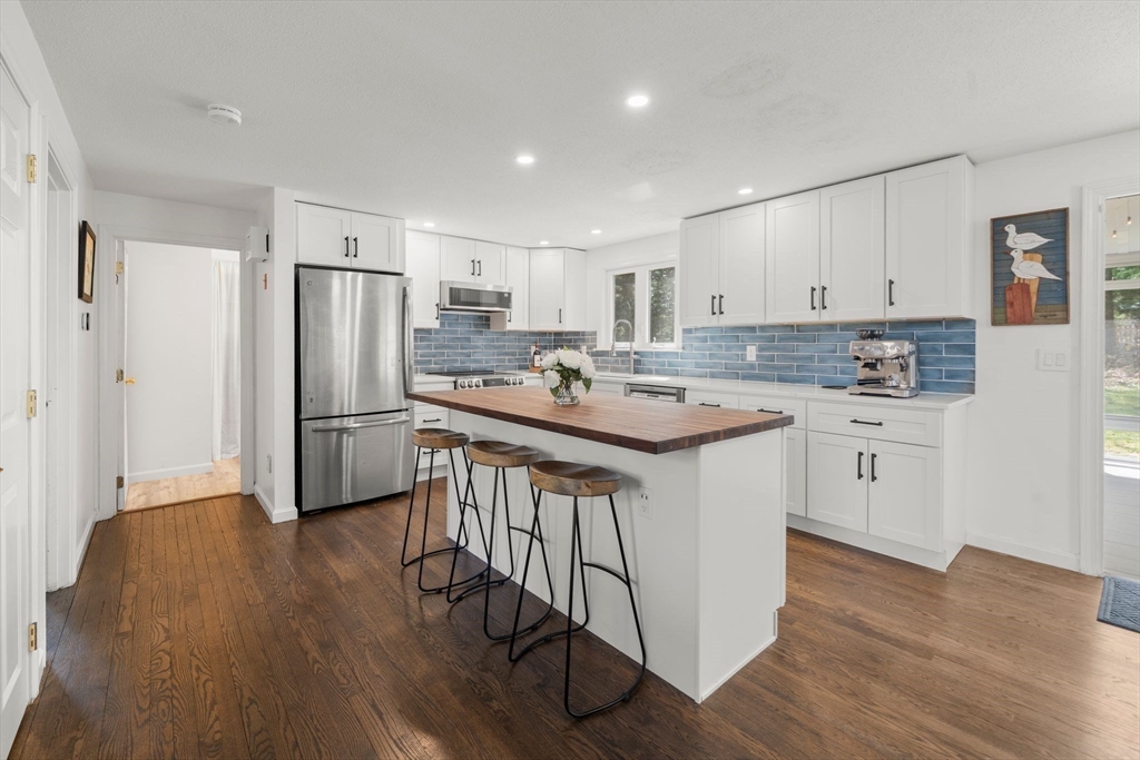 25 Moon Compass Ln, Sandwich, Massachusetts, 3 Bedrooms Bedrooms, 6 Rooms Rooms,2 BathroomsBathrooms,Residential,For Sale,Moon Compass Ln,73512753