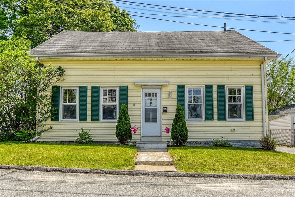 5 Church Ave, Taunton, Massachusetts, 3 Bedrooms Bedrooms, 7 Rooms Rooms,1.5 BathroomsBathrooms,Residential,For Sale,Church Ave,73521737