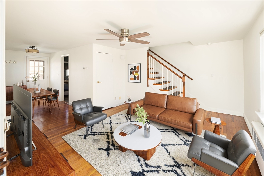 39 Charlesbank Rd, Newton, Massachusetts, 1 Bedroom Bedrooms, 4 Rooms Rooms,1 BathroomBathrooms,Residential Lease,For Rent,Charlesbank Rd,73515122