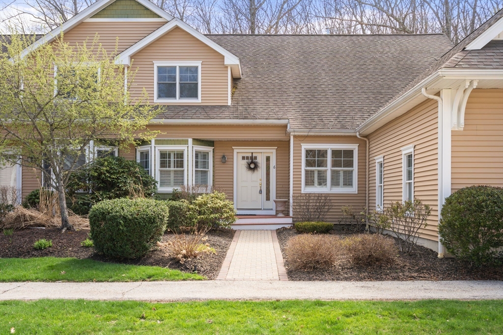 6 Summerland Way, Worcester, Massachusetts, 2 Bedrooms Bedrooms, 7 Rooms Rooms,2.5 BathroomsBathrooms,Residential,For Sale,Summerland Way,73505902