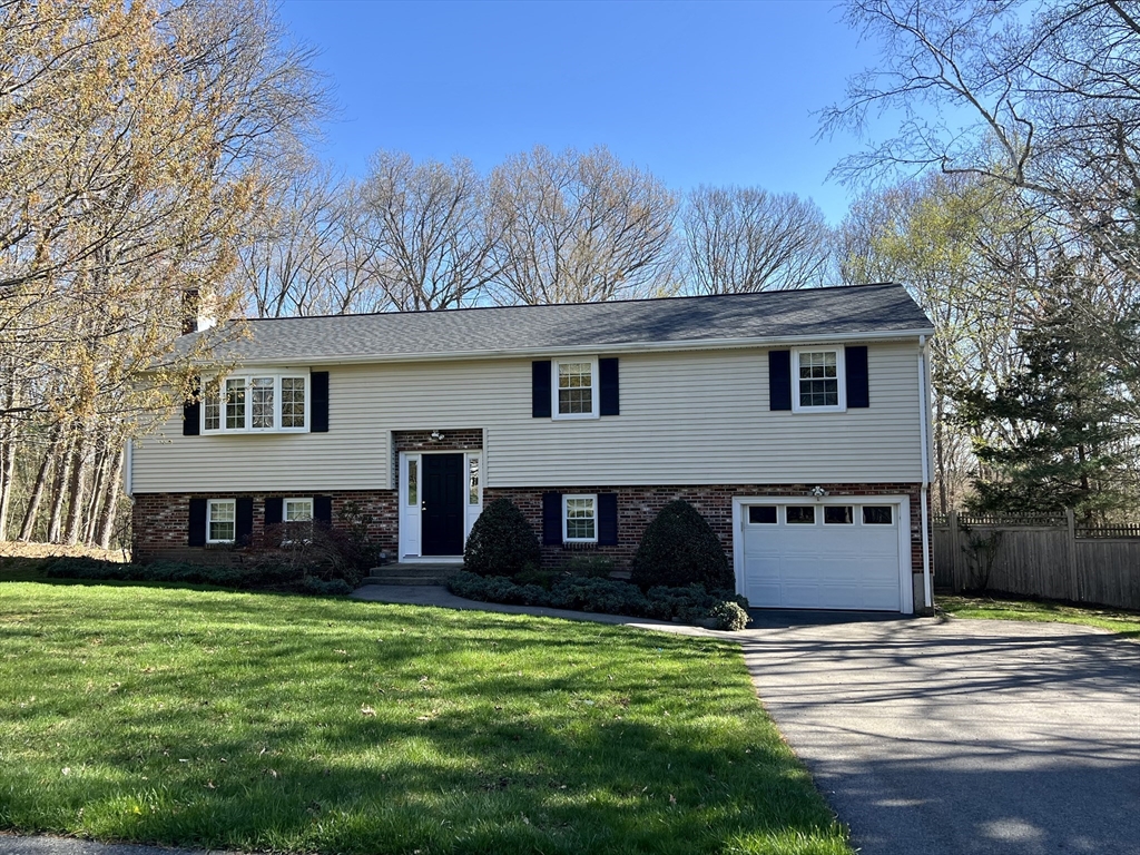 49 Stonybrook Dr, Holliston, Massachusetts, 3 Bedrooms Bedrooms, 8 Rooms Rooms,2.5 BathroomsBathrooms,Residential,For Sale,Stonybrook Dr,73506155