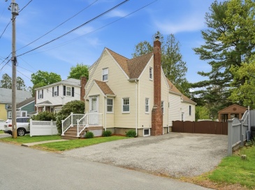40 Glenwood Rd, Lynn, Massachusetts, 4 Bedrooms Bedrooms, 6 Rooms Rooms,1.5 BathroomsBathrooms,Residential,For Sale,Glenwood Rd,73521967 40 Glenwood Rd, Lynn, Massachusetts, 4 Bedrooms Bedrooms, 6 Rooms Rooms,1.5 BathroomsBathrooms,Residential,For Sale,Glenwood Rd,73521967
