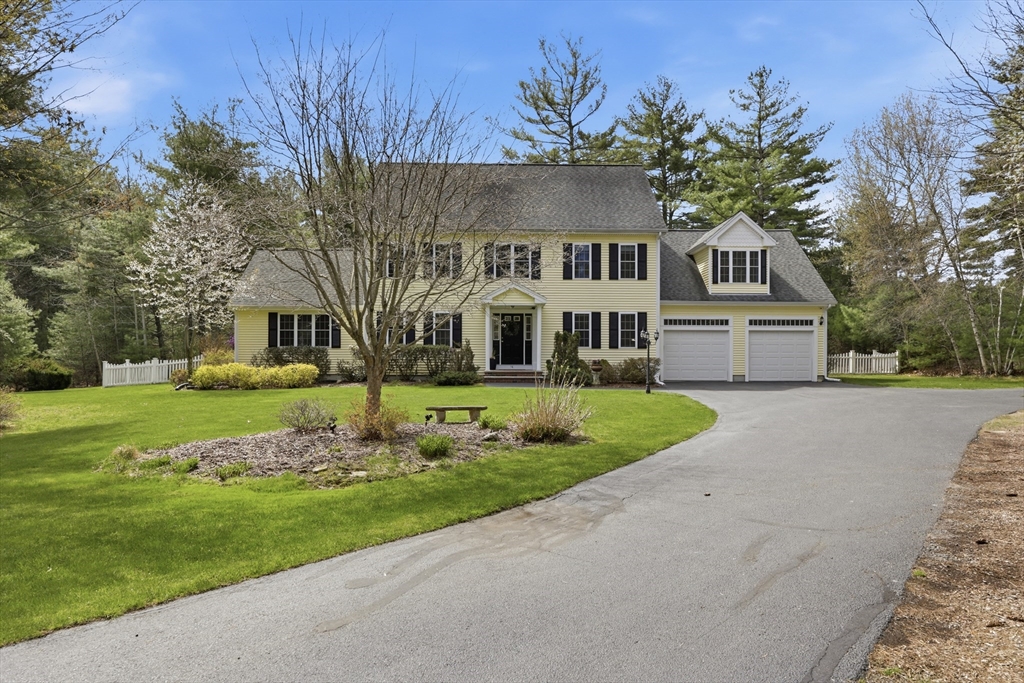 16 Sonia Dr, Middleboro, Massachusetts, 4 Bedrooms Bedrooms, 10 Rooms Rooms,2.5 BathroomsBathrooms,Residential,For Sale,Sonia Dr,73513975