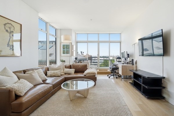 197 8th Street, Boston, Massachusetts, 1 Bedroom Bedrooms, 2 Rooms Rooms,1.5 BathroomsBathrooms,Residential Lease,For Rent,8th Street,73543838