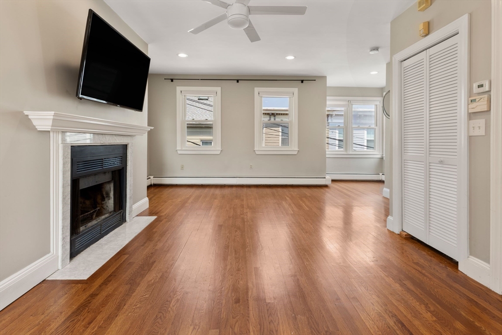 17 Sackville St, Boston, Massachusetts, 2 Bedrooms Bedrooms, 5 Rooms Rooms,1 BathroomBathrooms,Residential Lease,For Rent,Sackville St,73543844