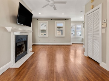 17 Sackville St, Boston, Massachusetts, 2 Bedrooms Bedrooms, 5 Rooms Rooms,1 BathroomBathrooms,Residential Lease,For Rent,Sackville St,73543844