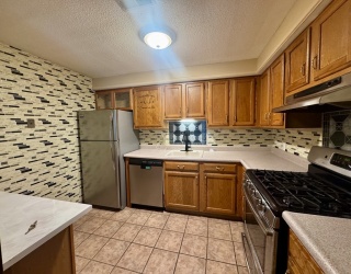 1940 Phillips Rd, New Bedford, Massachusetts, 2 Bedrooms Bedrooms, 4 Rooms Rooms,1 BathroomBathrooms,Residential Lease,For Rent,Phillips Rd,73543848