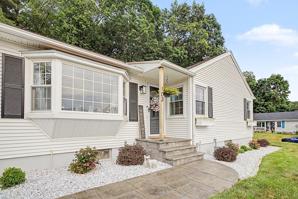 103 Laroche Street, Ludlow, Massachusetts, 3 Bedrooms Bedrooms, 5 Rooms Rooms,1 BathroomBathrooms,Residential,For Sale,Laroche Street,73543850