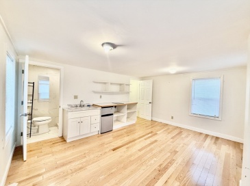 19 Common St, Weymouth, Massachusetts, 2 Rooms Rooms,1 BathroomBathrooms,Residential Lease,For Rent,Common St,73543873