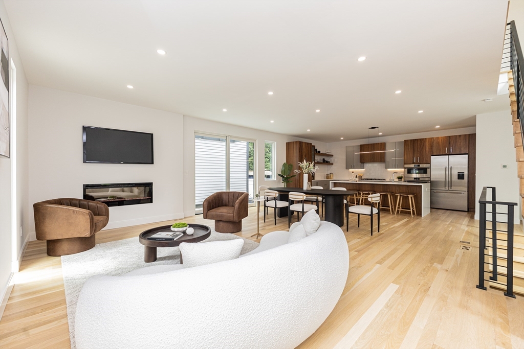 95 Griswold St, Cambridge, Massachusetts, 4 Bedrooms Bedrooms, 12 Rooms Rooms,3.5 BathroomsBathrooms,Residential,For Sale,Griswold St,73543892
