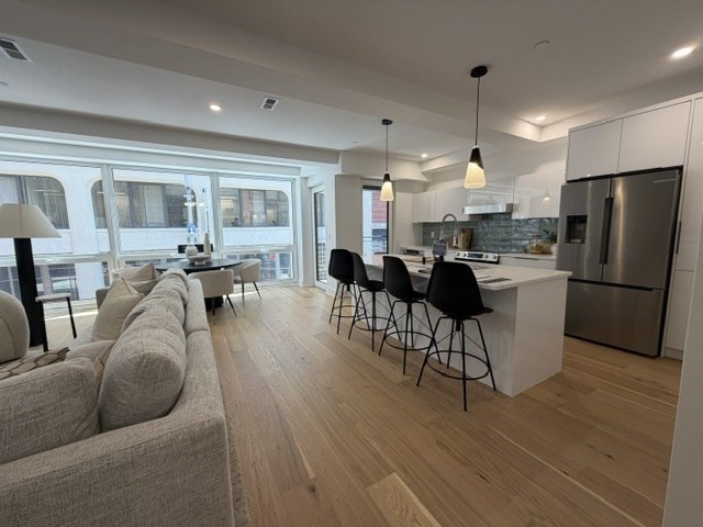 230 Friend St, Boston, Massachusetts, 2 Bedrooms Bedrooms, 5 Rooms Rooms,2 BathroomsBathrooms,Residential Lease,For Rent,Friend St,73543905