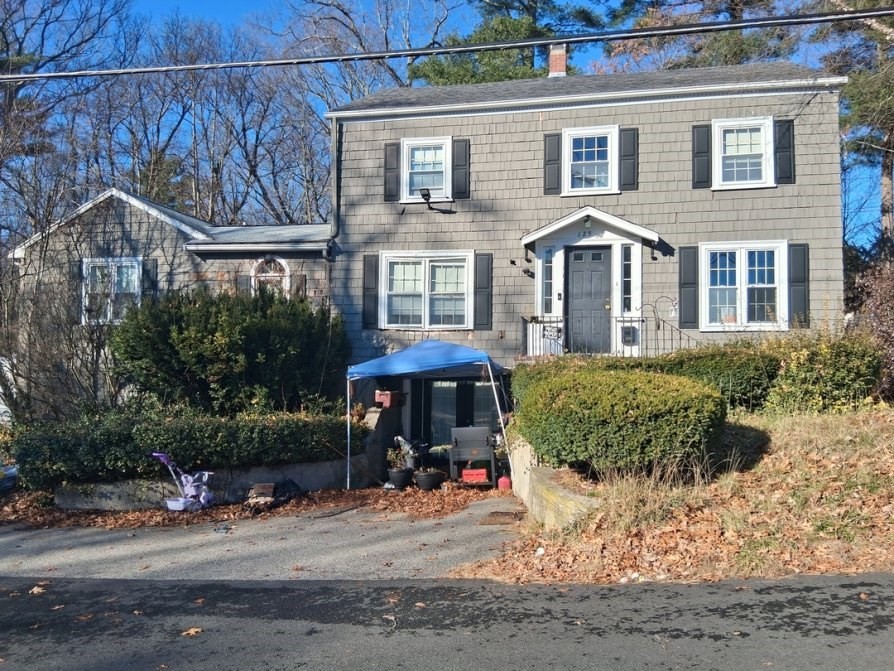125 Burkeside Avenue, Brockton, Massachusetts, 4 Bedrooms Bedrooms, 8 Rooms Rooms,2.5 BathroomsBathrooms,Residential,For Sale,Burkeside Avenue,73520647