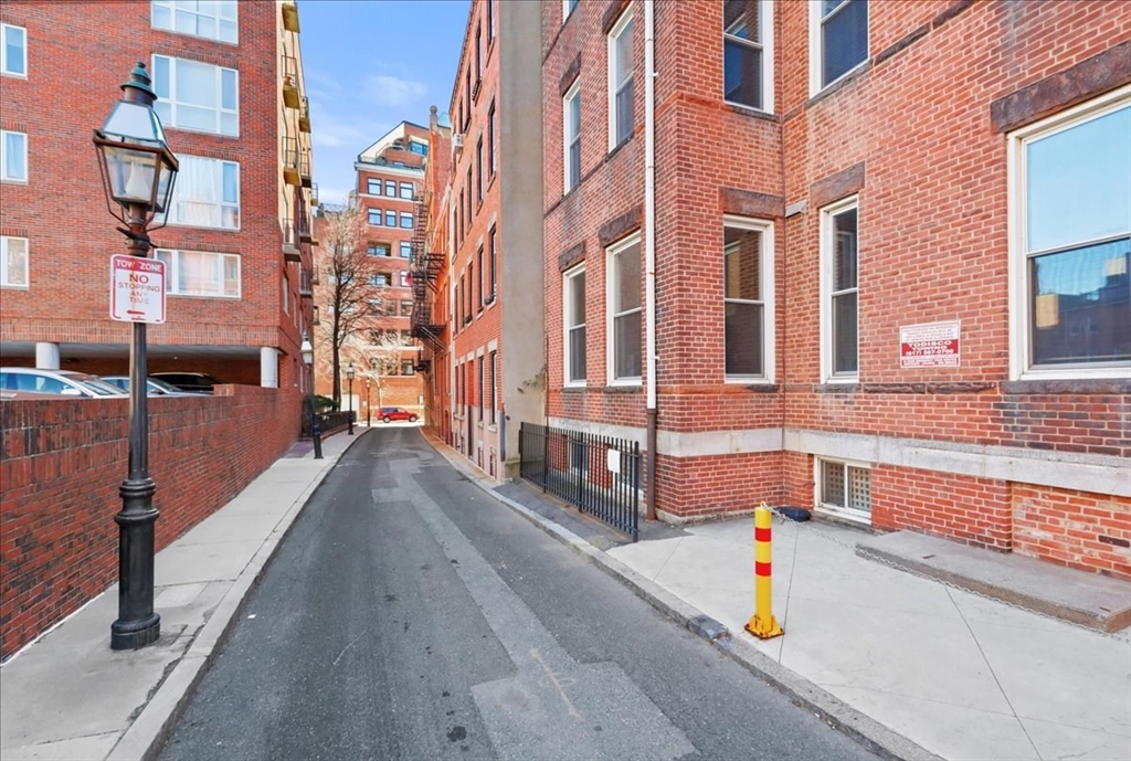 19 Harris, Boston, Massachusetts, 1 Bedroom Bedrooms, 4 Rooms Rooms,1 BathroomBathrooms,Residential Lease,For Rent,Harris,73543918