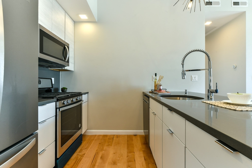 87 Parker St, Chelsea, Massachusetts, 2 Bedrooms Bedrooms, 4 Rooms Rooms,2 BathroomsBathrooms,Residential,For Sale,Parker St,73543923