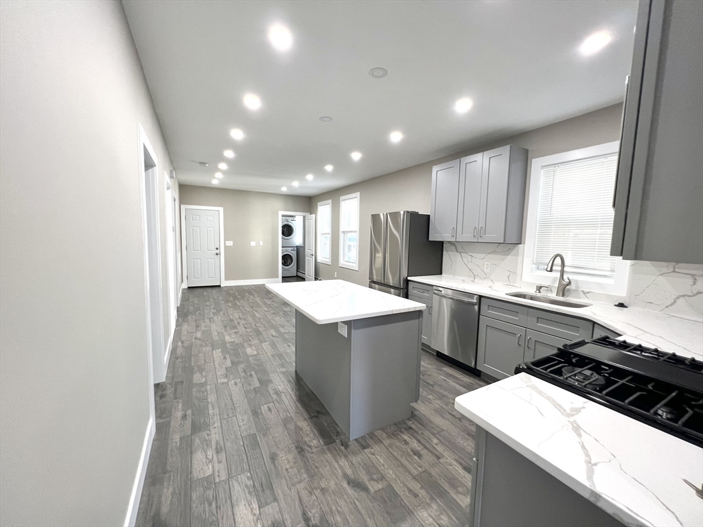 14 Vermont Ave., Somerville, Massachusetts, 3 Bedrooms Bedrooms, 5 Rooms Rooms,1 BathroomBathrooms,Residential Lease,For Rent,Vermont Ave.,73543926